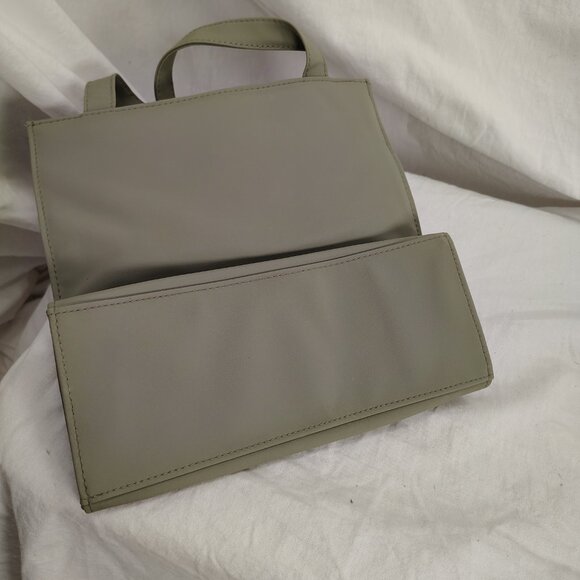 No Boundaries, bag with cellphone holder, grey, 9.5" x 8" x 3.5" - Picture 4 of 6